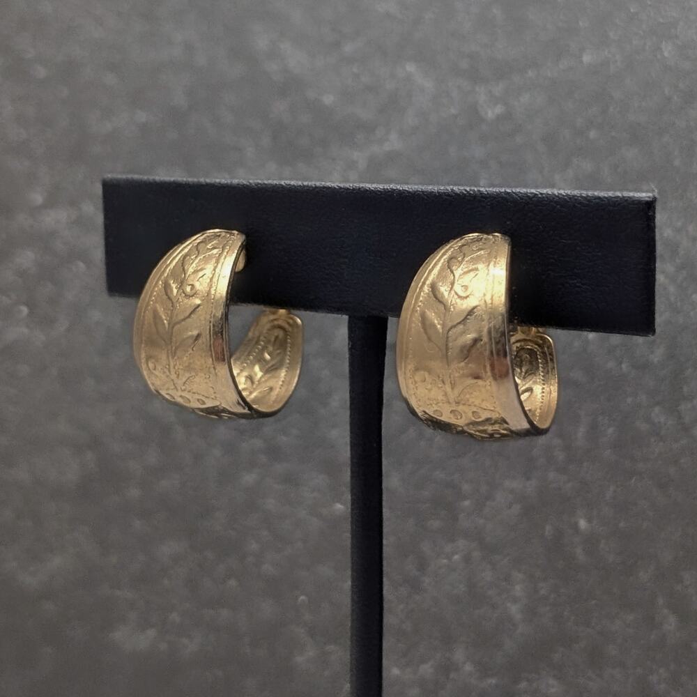 Vintage Clip On Earrings Statement Chunky Patterned Gold Tone Ornate Hoops 0.75"